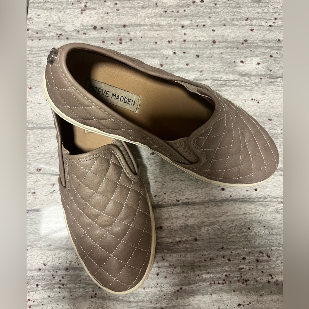 Steve Madden Ecentrcq Slip On Sneakers - Size 9.5